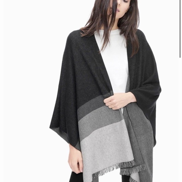 Splendid Ridgewood Poncho in Black and Grey Size Medium/Large - Picture 2 of 12